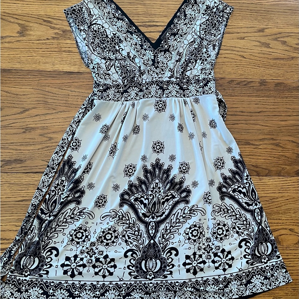 Trulli Sleeveless Cream & Black Short Dress | Size 6